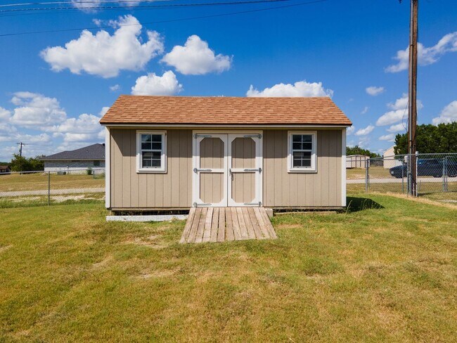 Building Photo - 122 CR - 4936
