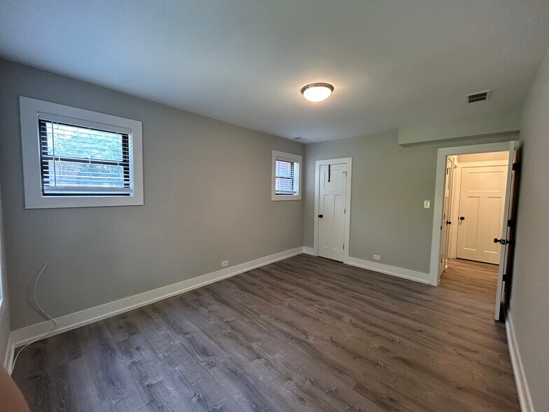 Building Photo - 1124 Maple Ave