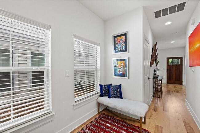 Building Photo - 2713 Halcyon Dr