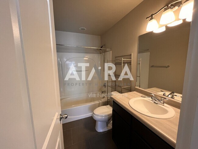Building Photo - 7533 Vinci Pl