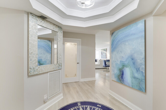 Building Photo - 515 Bay Colony Dr N