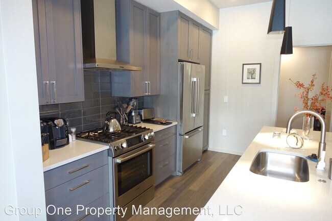 Building Photo - 3 br, 2.5 bath House - 611 S. 8th St. #402