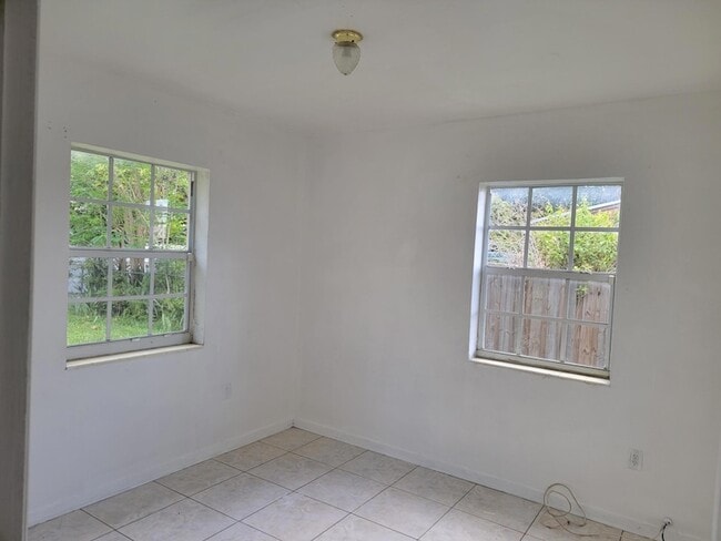 Building Photo - 275 NW 187th St