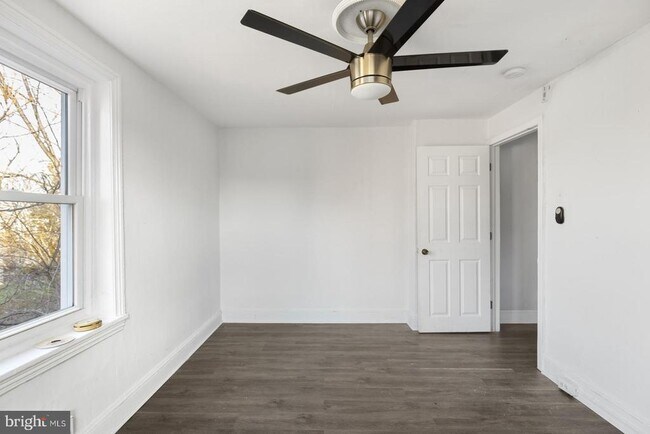 Building Photo - 1735 W Oxford St