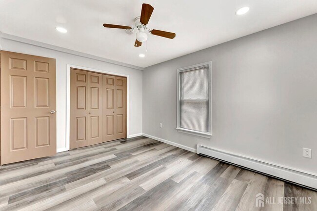 Building Photo - 601 Ridgeway Ave