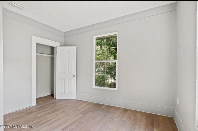 Building Photo - 922 Glencarin St