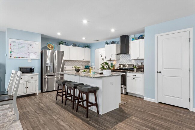 Building Photo - 4 Bedroom / 2.5 Bathroom - Marquis Hills