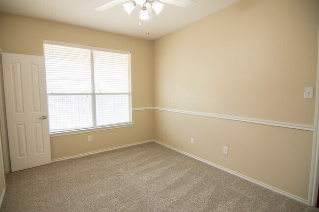 Building Photo - 10960 Hawks Landing Rd