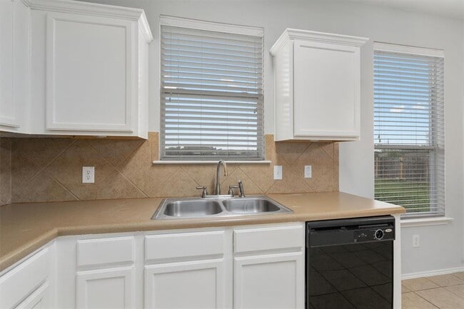 Building Photo - 2277 Green Meadows Ln