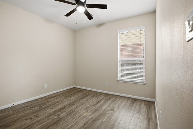 Building Photo - 11103 Avery Oaks Ln