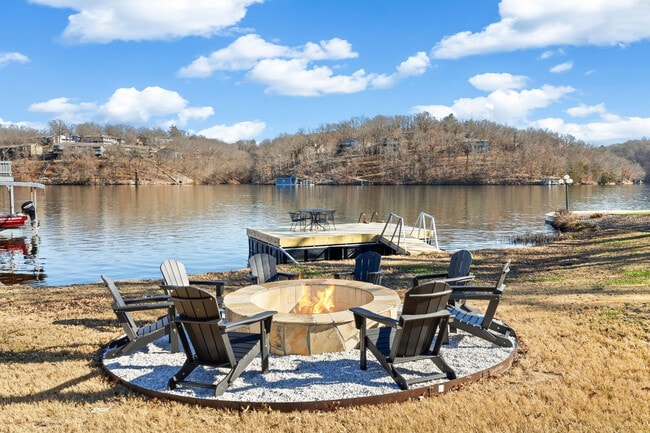 Building Photo - 89 Mayfair Dr