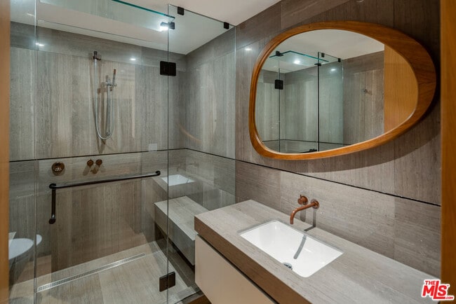 Building Photo - 1120 El Retiro Way