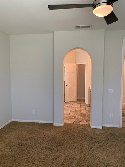Building Photo - 84126 Canzone Dr