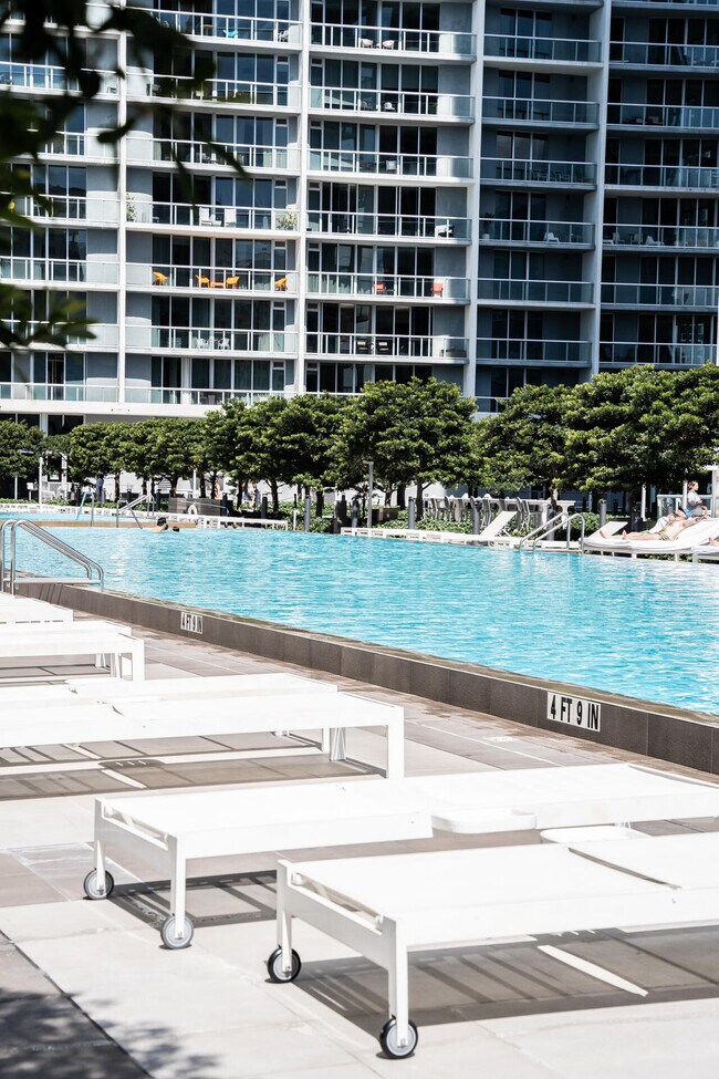 Building Photo - 465 Brickell Ave