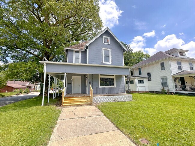 Building Photo - 401-403 South Jackson