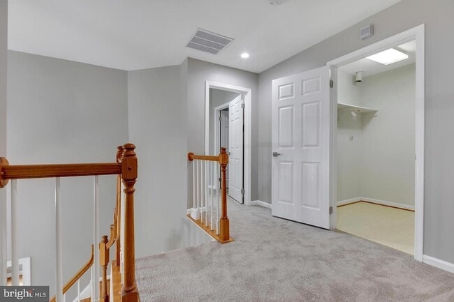 Building Photo - 16131 Parklawn Pl