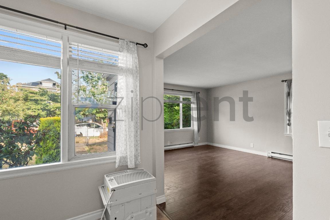 Building Photo - Unit