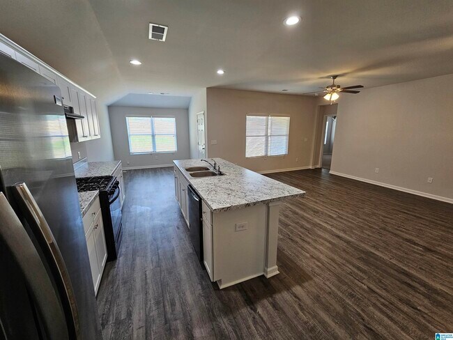 Building Photo - 540 Camden Lp