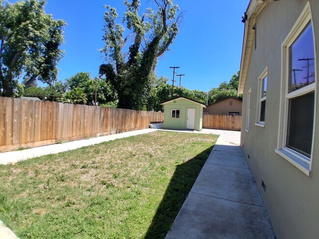 Building Photo - 340 N Santa Rosa Ave