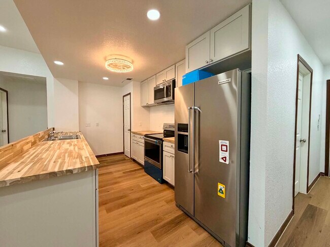 Building Photo - 10715 Carvel Ln