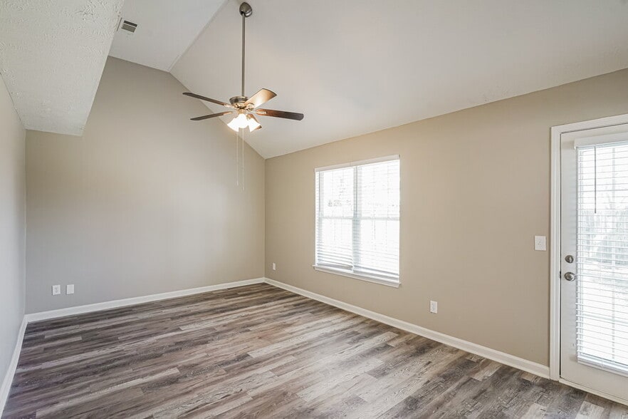 Building Photo - 1057 Tom Hailey Blvd