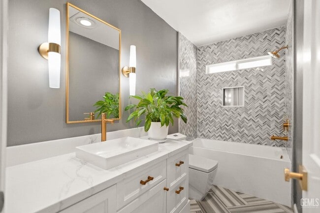 Building Photo - Upgraded 3 Bed 2 Bath in NE Bakersfield