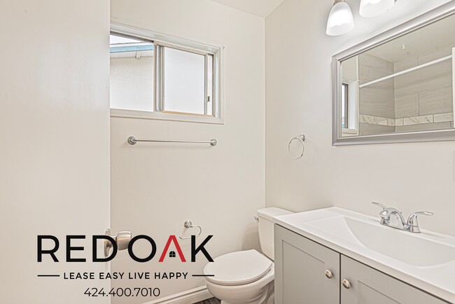 Building Photo - Breathtaking One Bedroom with Stainless St...