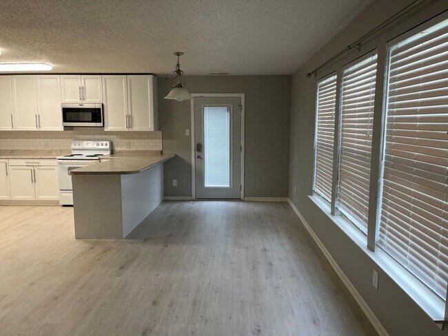 Building Photo - 6848 Tadpole Ct