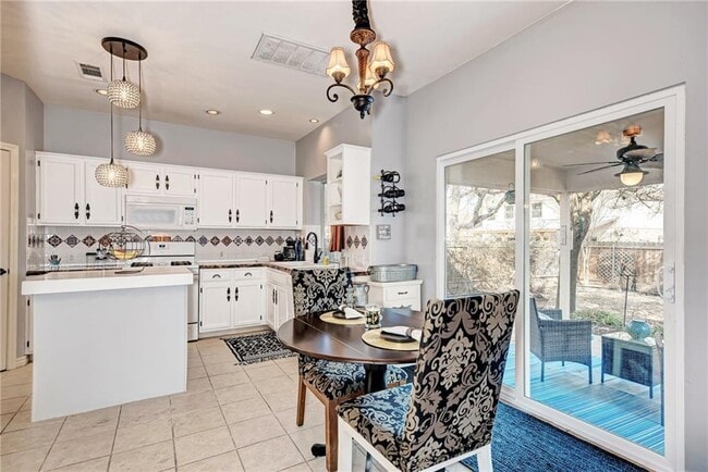 Building Photo - 1813 White Oak Loop