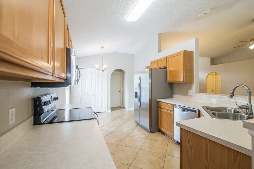 Building Photo - 3192 Carlotta Road