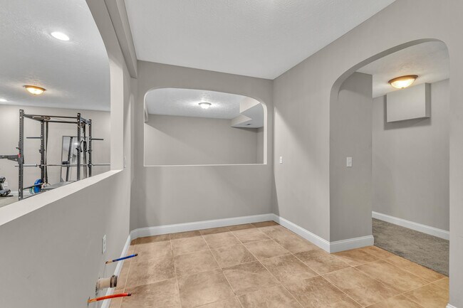 Building Photo - 345 Kenilworth Rd