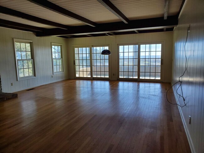 Building Photo - BEACH FRONT Port Royal