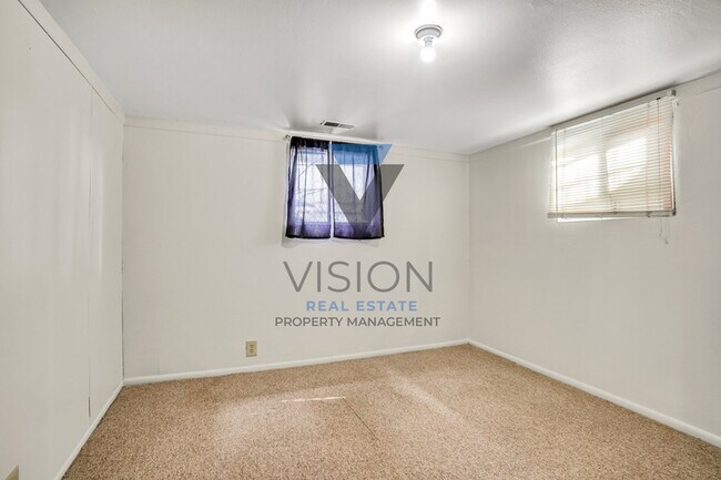 Building Photo - 357 S 200 W St