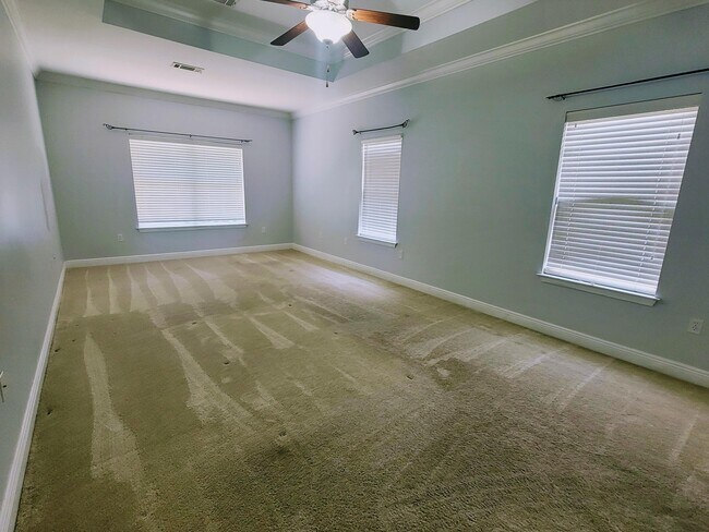 Building Photo - 121 Crab Apple Ave