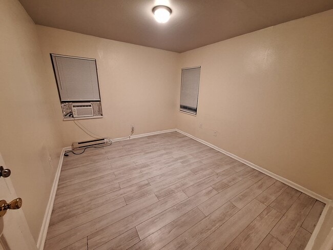 Building Photo - 1518 Victoria St