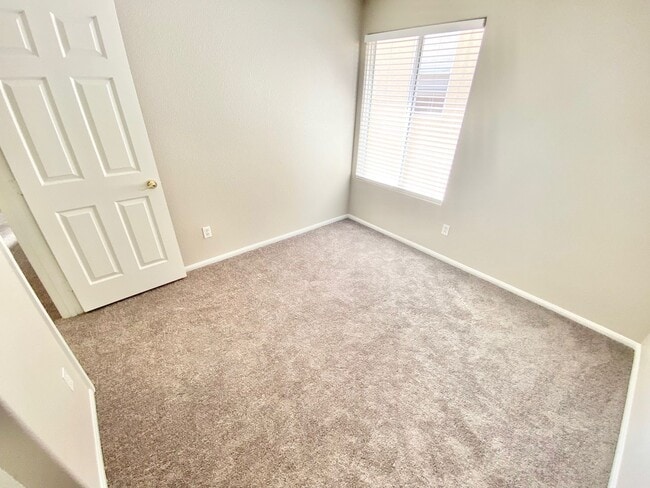 Building Photo - BEAUTIFUL 3 BEDROOMS 2.5 BATHS 2 STORY SINGLE FAMILY HOME WITH 2 CAR GARAGE