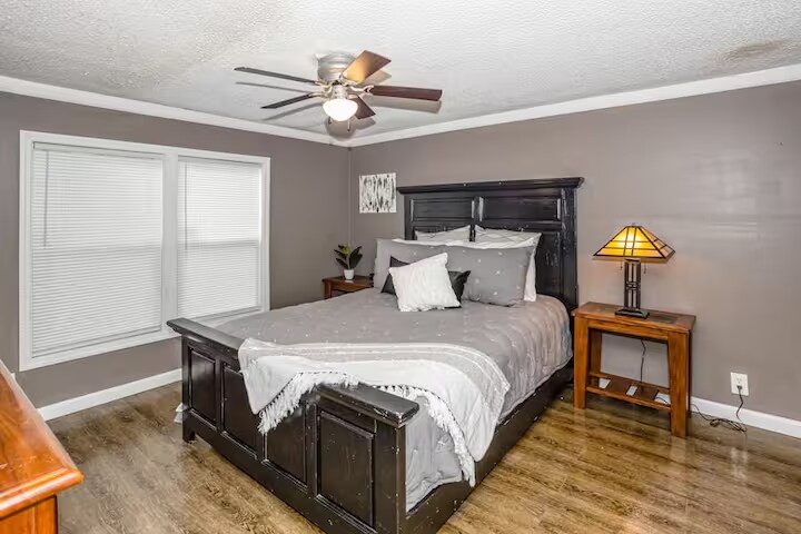 Building Photo - 232 Suburban St SW