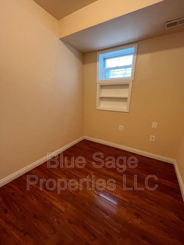 Building Photo - 17 S Church Ln