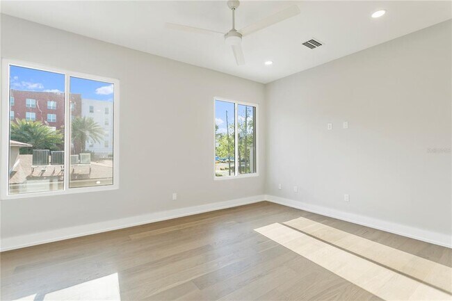 Building Photo - 368 6th St S