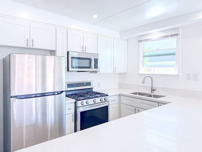 Building Photo - 2 Bed 1 Bath Beach House | Inboard | Silve...