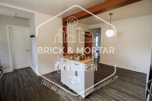 Building Photo - 427 E Caldwell Ave