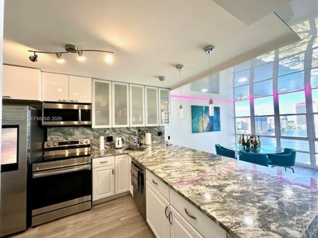 Building Photo - 2017 S Ocean Dr