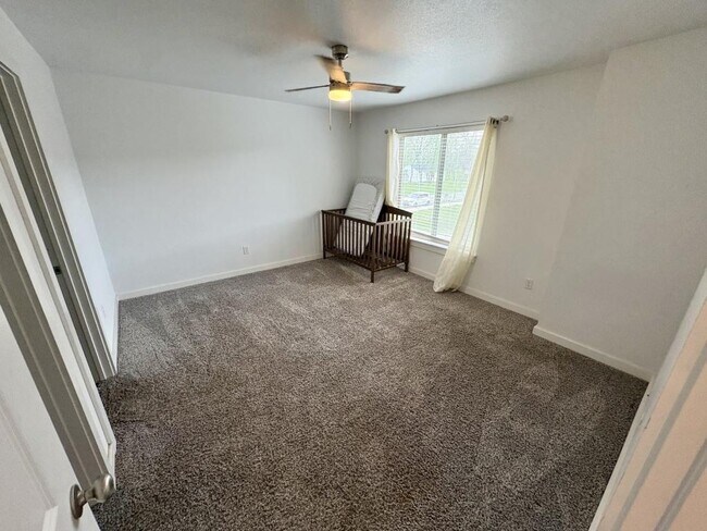 Building Photo - 628 N College St