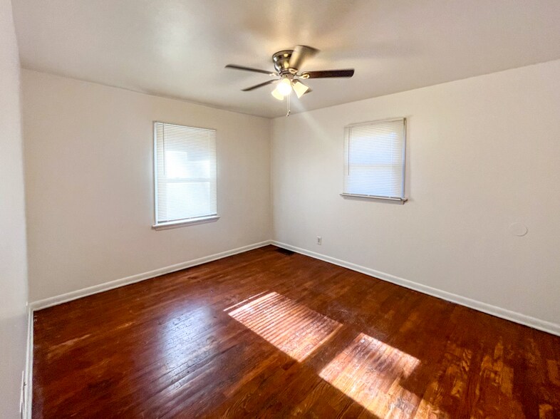 Building Photo - 6636 Kenwood Dr