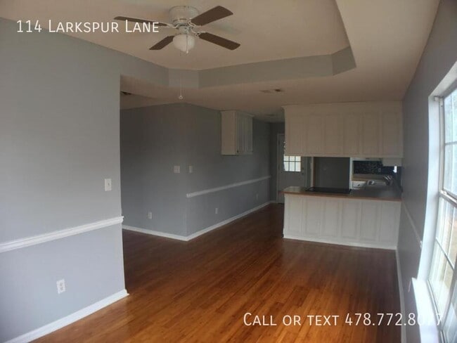 Building Photo - 114 Larkspur Ln