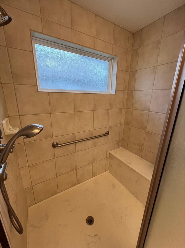 Building Photo - 9311 E Lakeside Dr