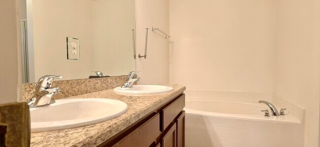 Building Photo - 1087 Osborne Ct