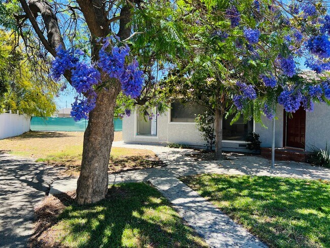 Building Photo - 10600 Andora Ave