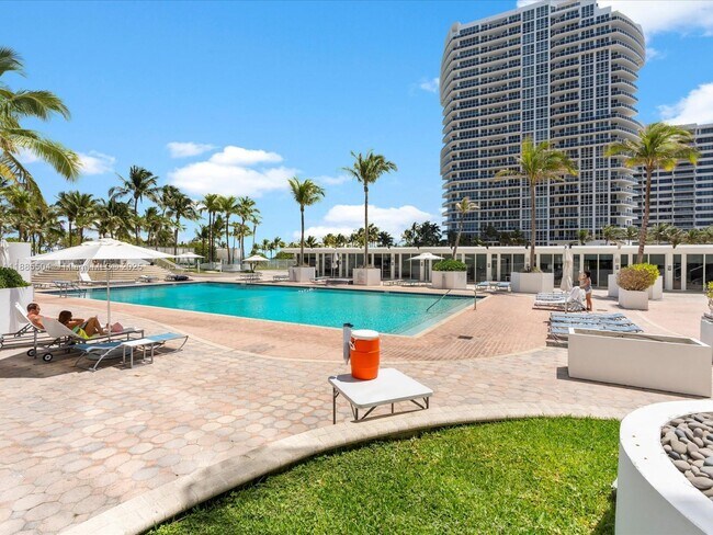 Building Photo - 10275 Collins Ave