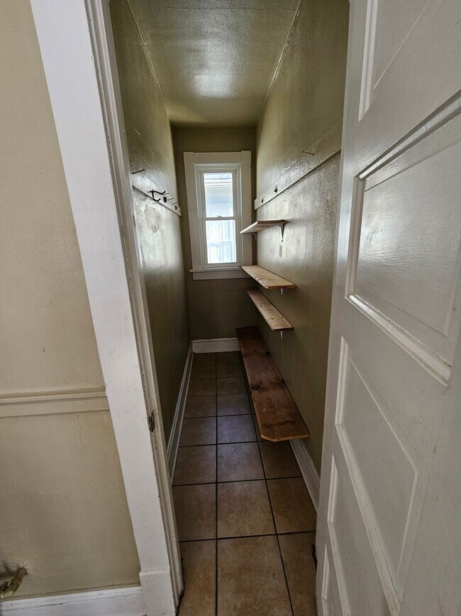 Building Photo - BNH- 2482